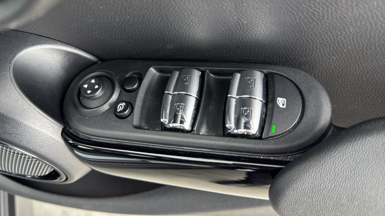 MINI Hatchback 1.5 Cooper Classic Premium 5dr Petrol Hatchback